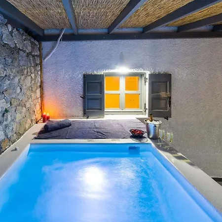 Amanecer Daire Emporio (Santorini)